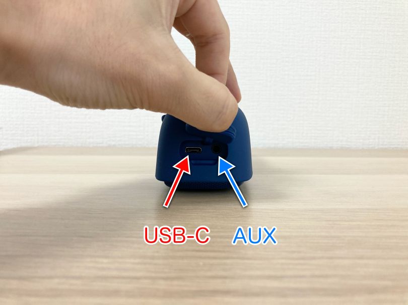 コネクタ部分(USB-CとAUX)