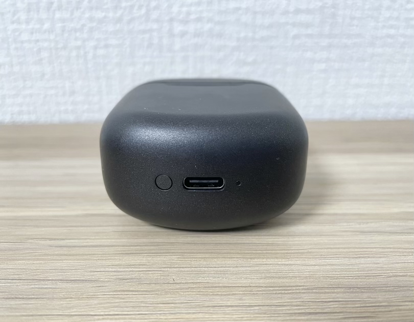 充電はUSB-C、底面にあり