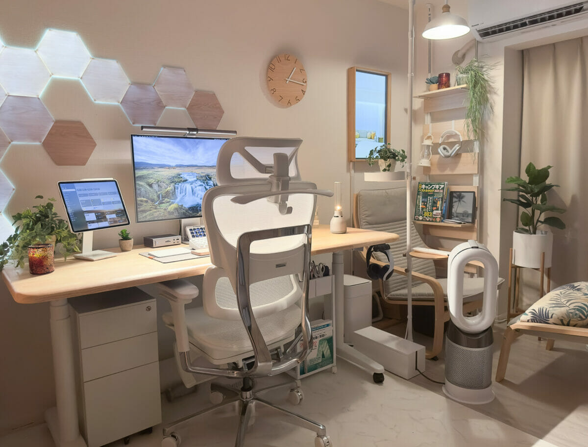 COFO DeskとCOFO Chair Premiumホワイトモデル